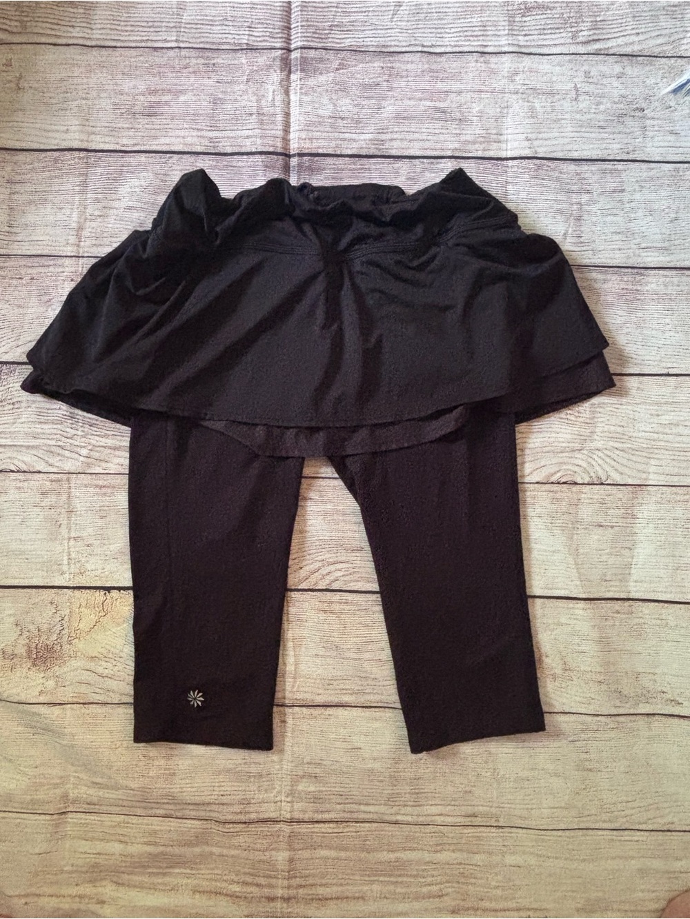 Athleta Acceleration skirted leggings.  Capri length.  Black. Size medium